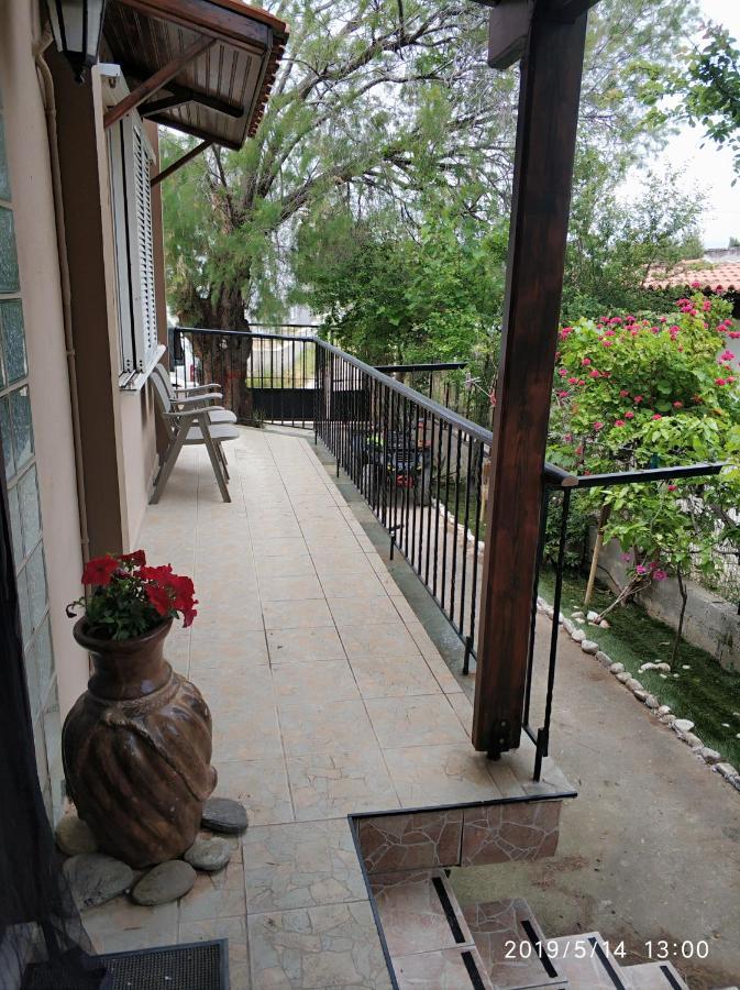 Villa Amia Артемида Екстериор снимка